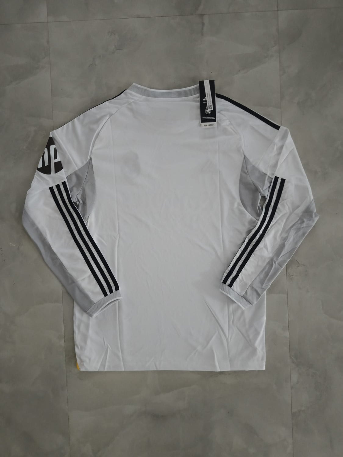 Real Madrid 2025–26 Home Kit – Legends Edition (Full Sleeve, Embroidered Premium, No Backprint) ⚪👑🏟️ (Copy)
