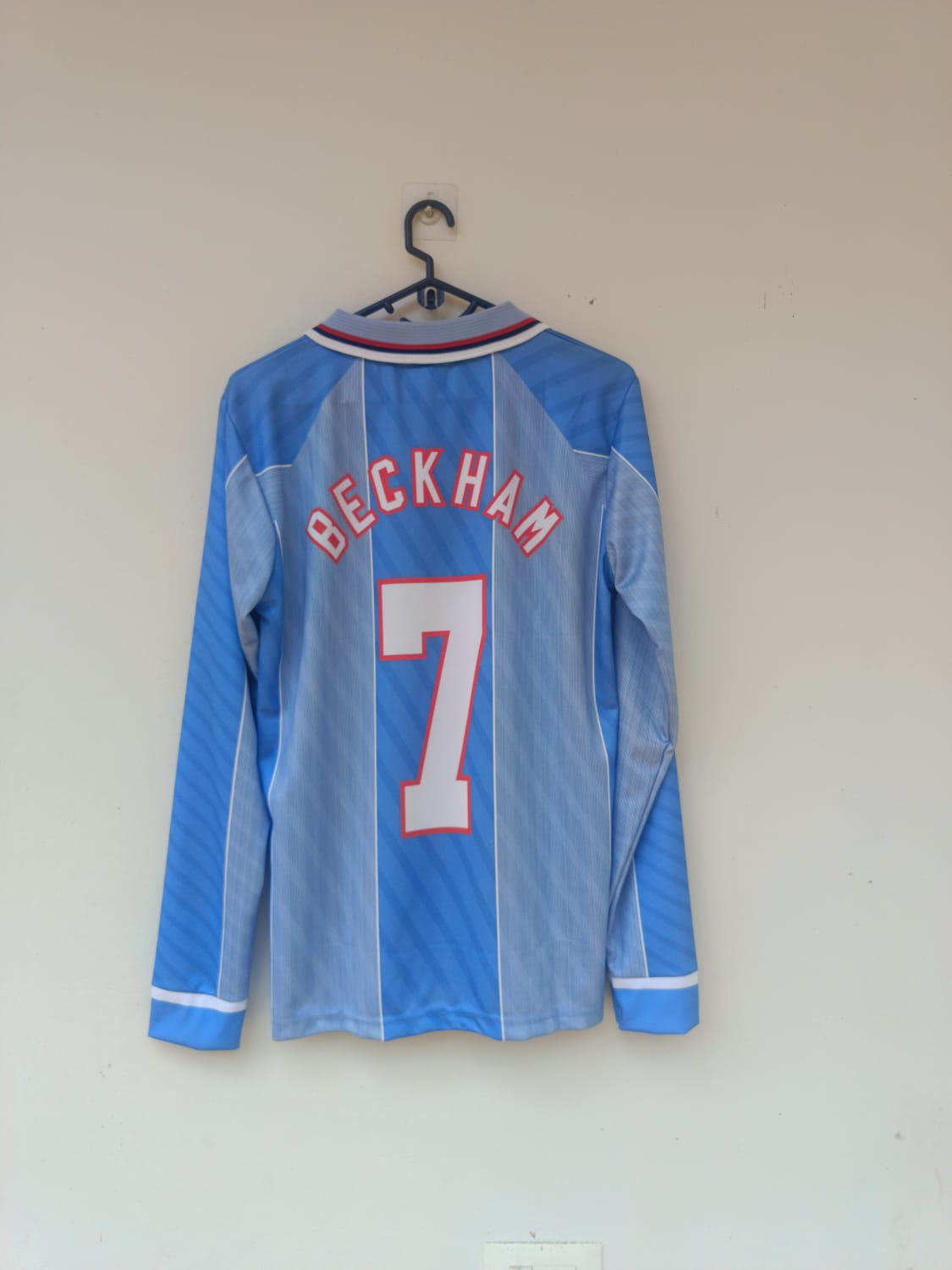 Beckham England Away Full-Sleeve Jersey – Premium Collar & Embroidery Logo