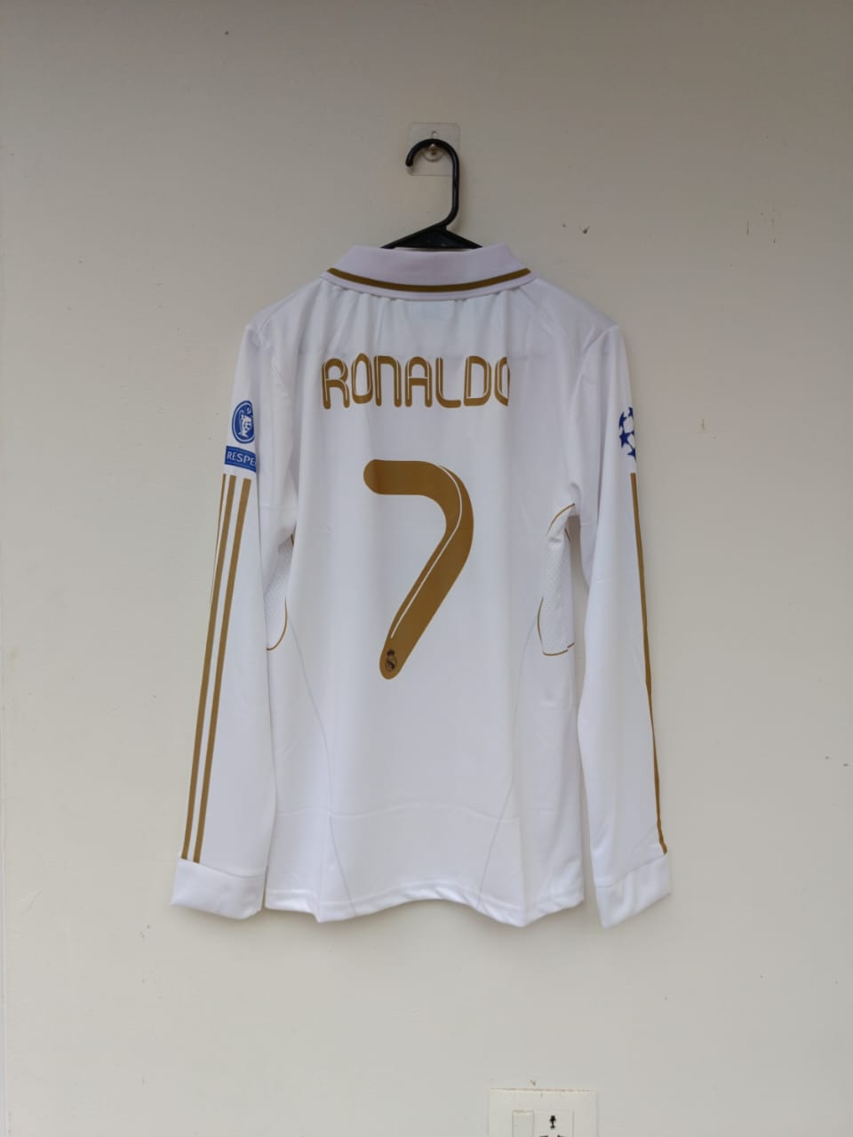 Real Madrid 2011–12 Home – Legends Edition (Full Sleeve, Embroidered Crest) ⚪👑⚡