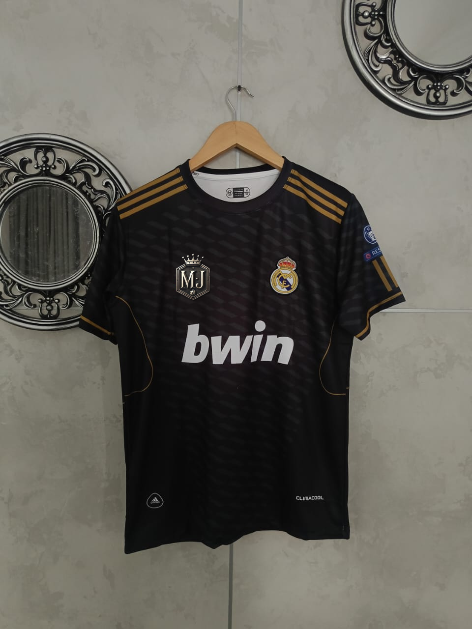 Real Madrid 2011–12 Away – Ronaldo Edition (Half Sleeve, Embroidered Crest) ⚫🐐⚽ (Copy)
