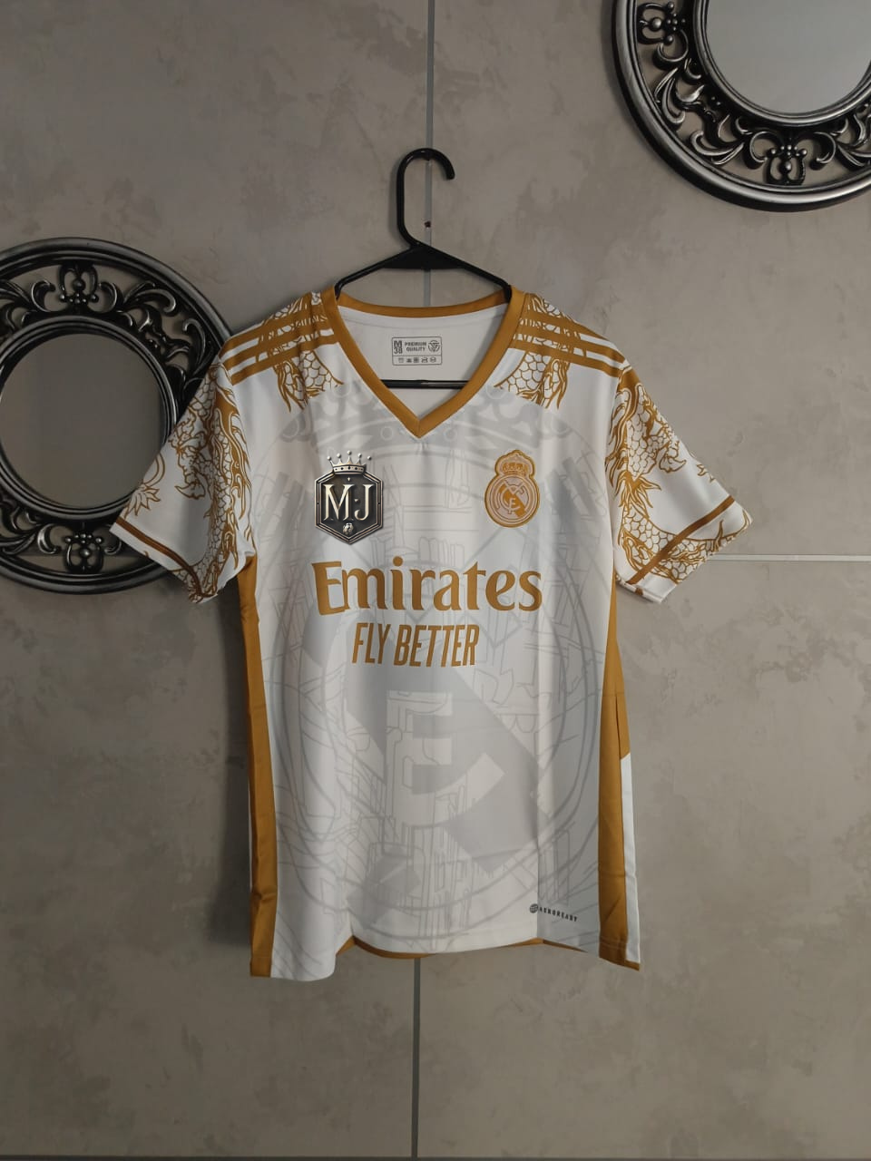 Real Madrid – White & Golden Special Edition Jersey (Half Sleeve, Premium Finish) ⚪👑✨ (Copy)